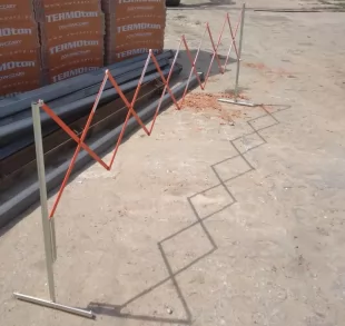 Barierka składana nożycowa harmonijkowa | zapora drogowa, biało-czerwona